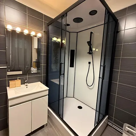 Apartment Cachan アパート